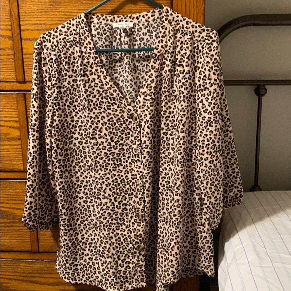 Super cute cheetah print top!!